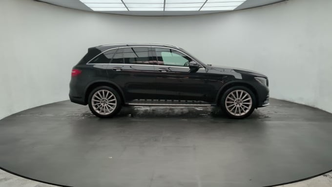 2025 Mercedes-benz Glc