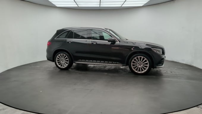 2025 Mercedes-benz Glc