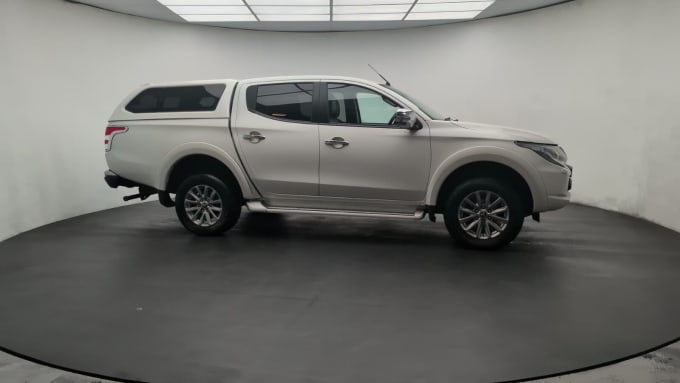 2025 Mitsubishi L200