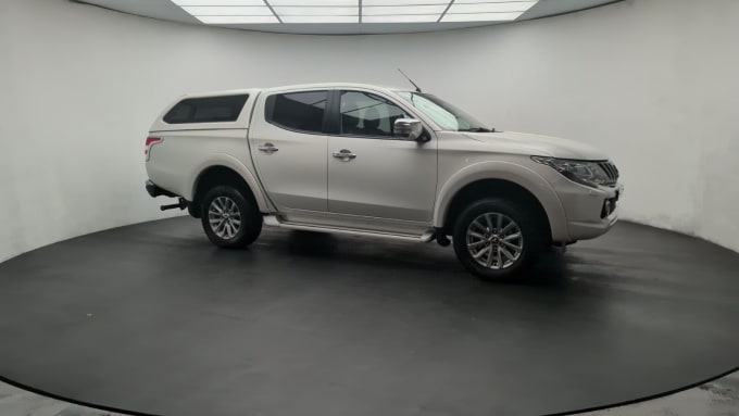 2025 Mitsubishi L200