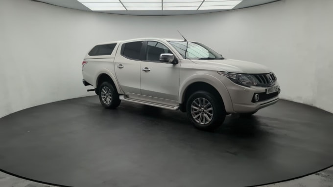 2025 Mitsubishi L200