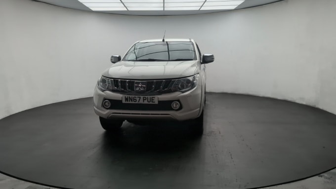 2025 Mitsubishi L200
