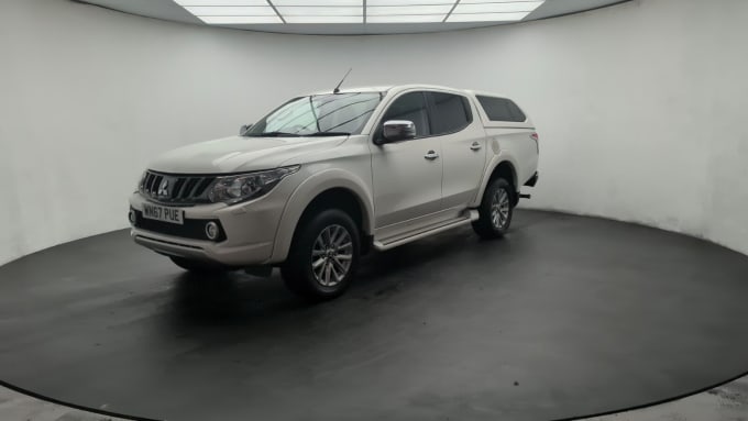 2025 Mitsubishi L200