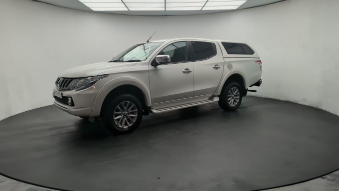 2025 Mitsubishi L200