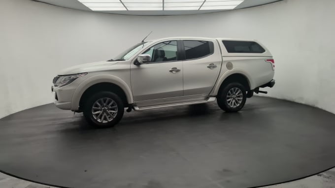 2025 Mitsubishi L200