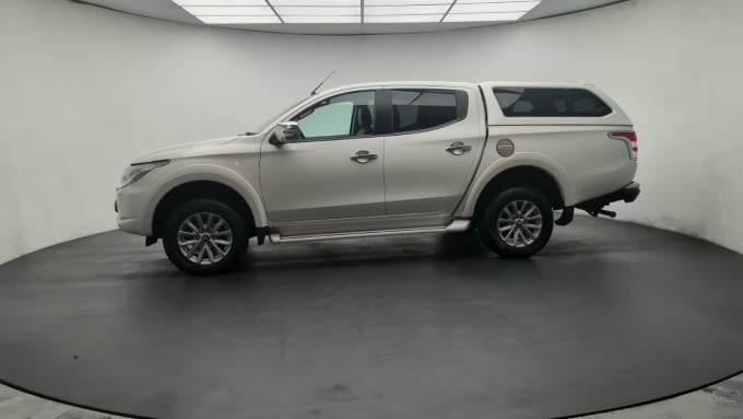 2025 Mitsubishi L200