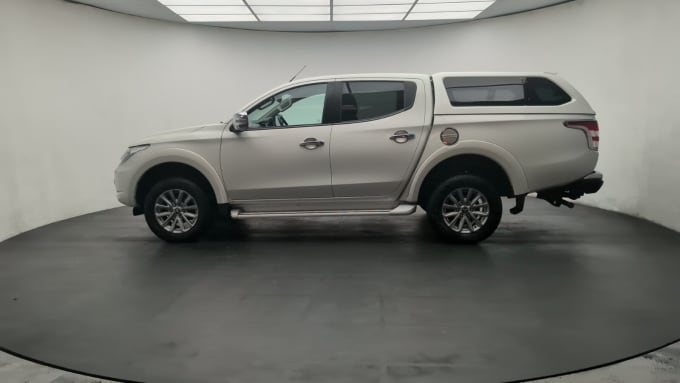 2025 Mitsubishi L200