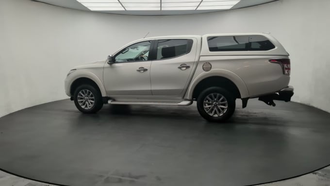 2025 Mitsubishi L200