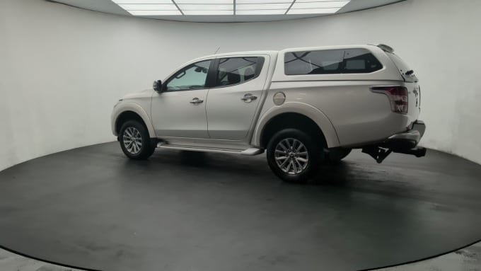 2025 Mitsubishi L200