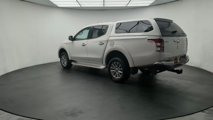 2025 Mitsubishi L200