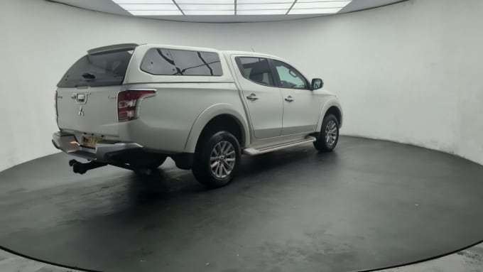 2025 Mitsubishi L200