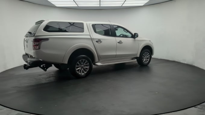 2025 Mitsubishi L200