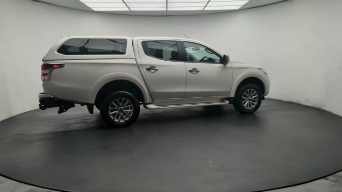 2025 Mitsubishi L200