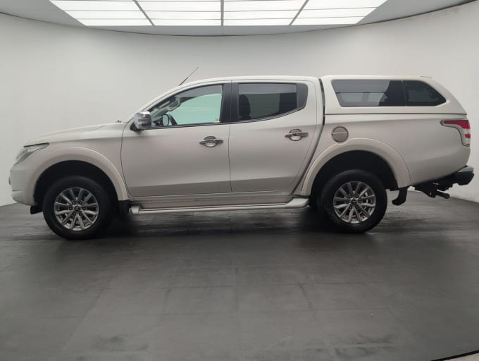 2025 Mitsubishi L200