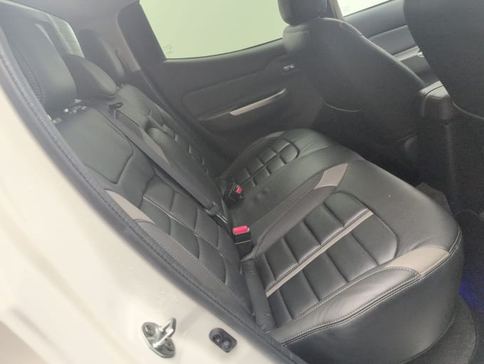 2025 Mitsubishi L200