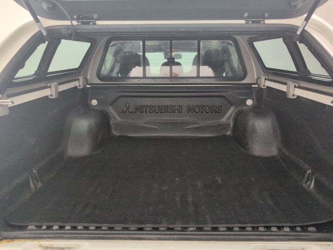 2025 Mitsubishi L200