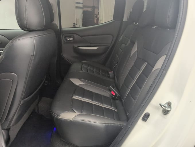 2025 Mitsubishi L200