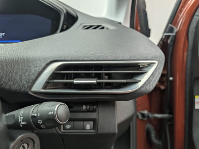 2025 Peugeot 3008