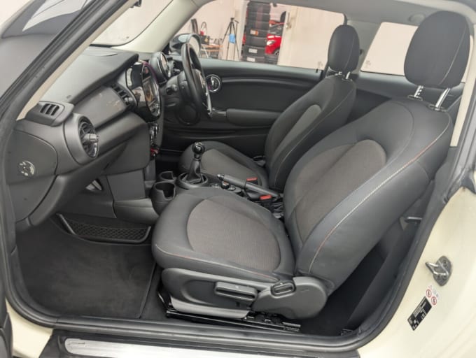 2025 Mini Hatch