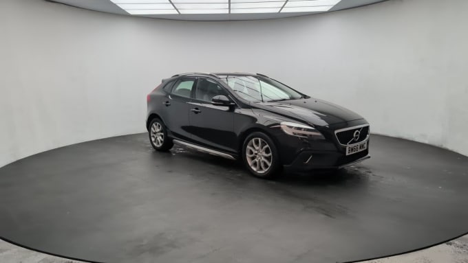 2025 Volvo V40 Cross Country