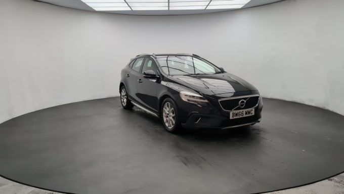 2025 Volvo V40 Cross Country