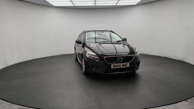 2025 Volvo V40 Cross Country