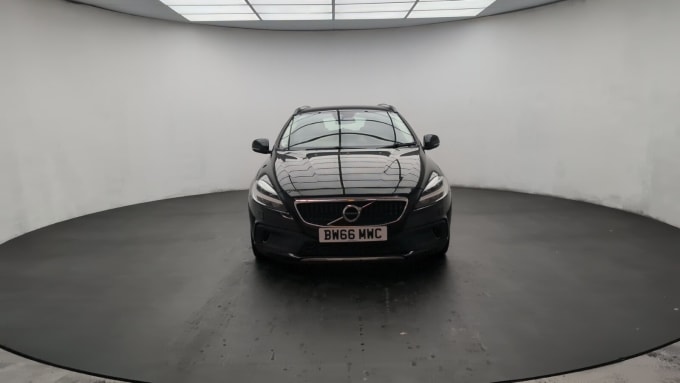 2025 Volvo V40 Cross Country