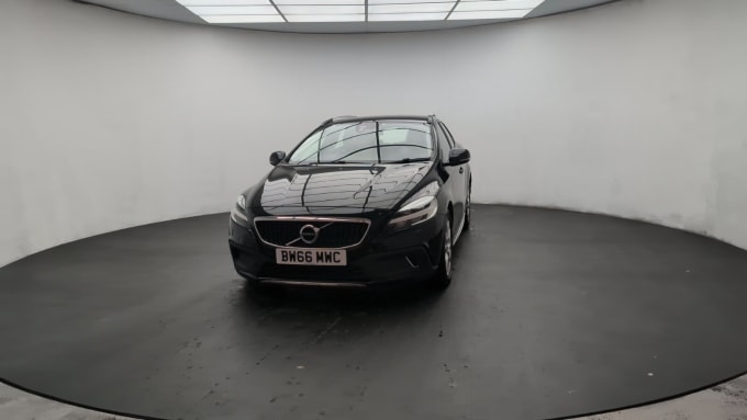 2025 Volvo V40 Cross Country