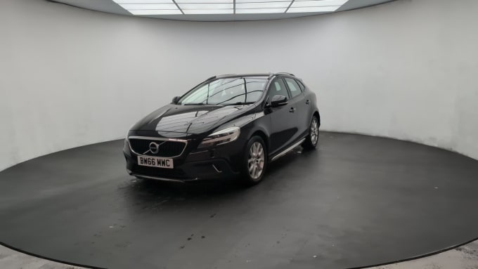 2025 Volvo V40 Cross Country