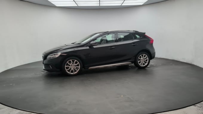 2025 Volvo V40 Cross Country