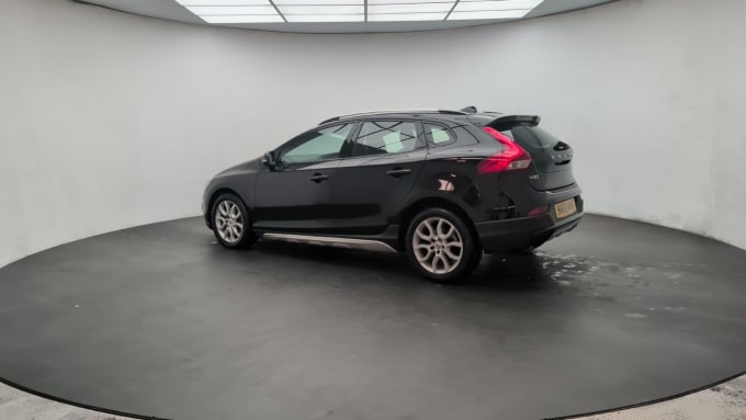 2025 Volvo V40 Cross Country