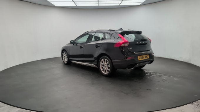 2025 Volvo V40 Cross Country