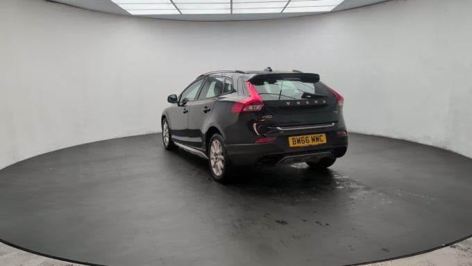 2025 Volvo V40 Cross Country