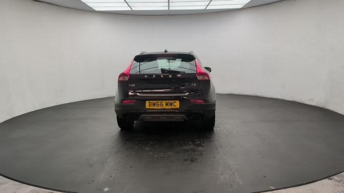2025 Volvo V40 Cross Country