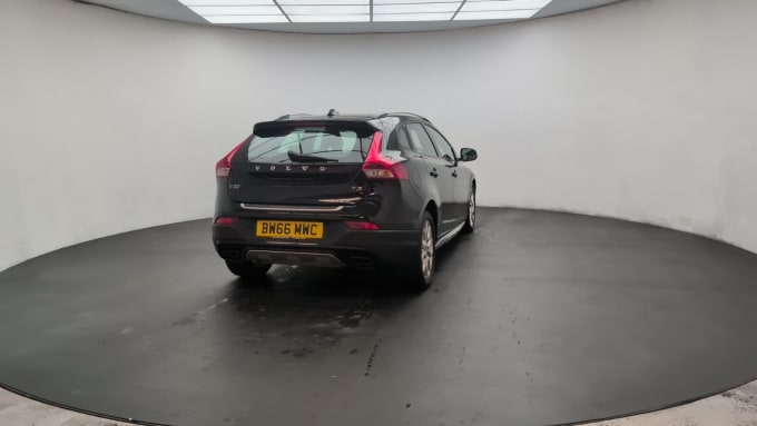 2025 Volvo V40 Cross Country