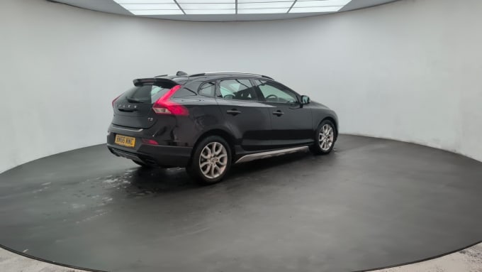 2025 Volvo V40 Cross Country