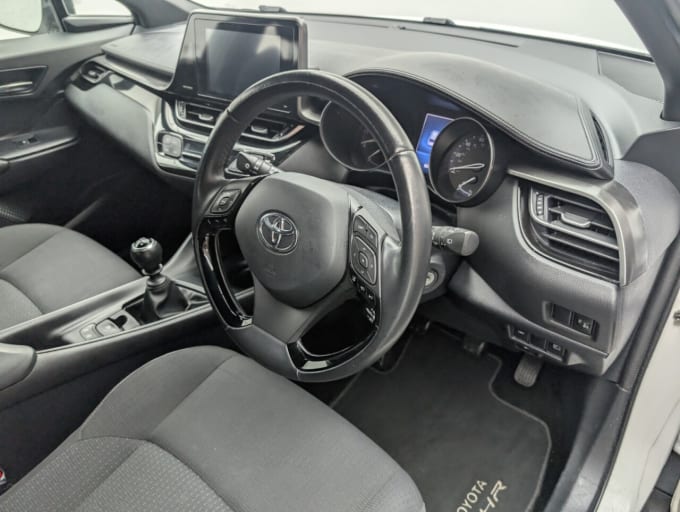 2025 Toyota C-hr