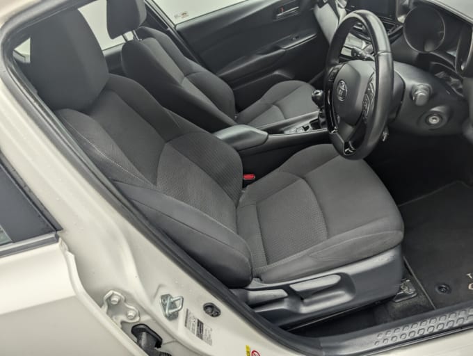 2025 Toyota C-hr