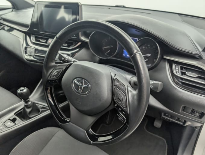 2025 Toyota C-hr