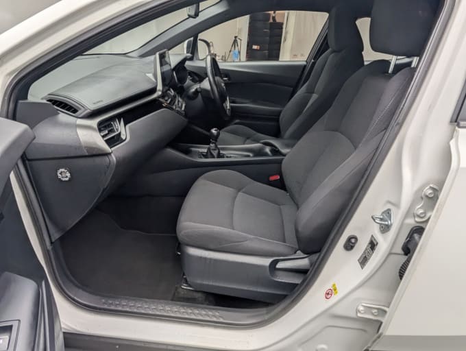 2025 Toyota C-hr