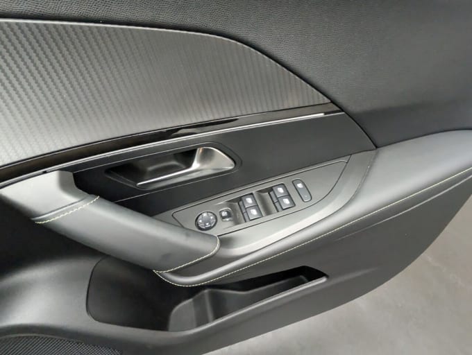 2025 Peugeot E-2008