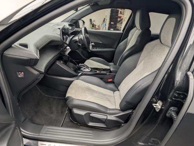 2025 Peugeot E-2008