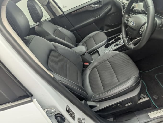 2025 Ford Kuga