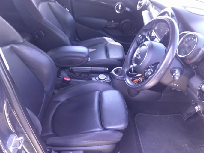 2025 Mini Hatch