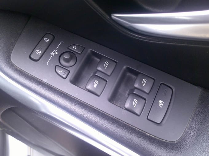 2025 Volvo V40