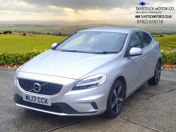 2025 Volvo V40