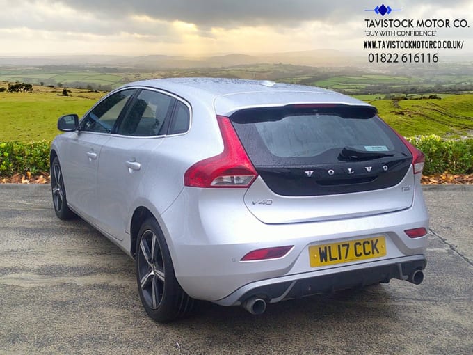 2025 Volvo V40