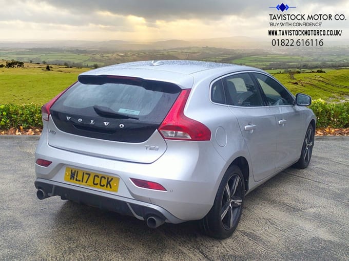 2025 Volvo V40
