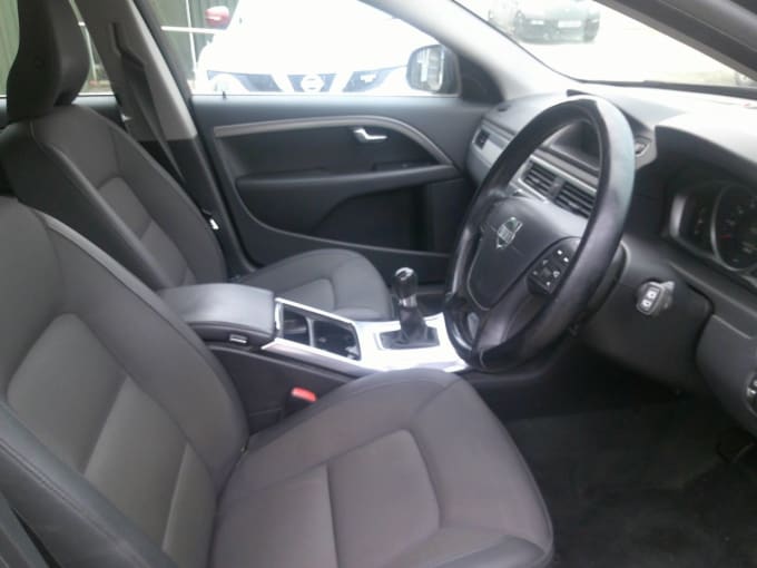 2025 Volvo V70