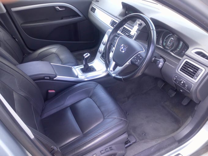 2025 Volvo V70
